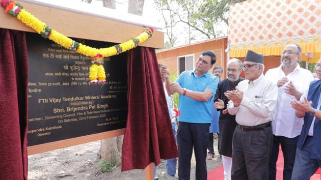 The new academy was inaugurated on Saturday by BP Singh, chairman, FTII, in the presence of Mohan Agashe, actor and former director of FTII; playwright Satish Alekar; noted screen writers Anjum Rajabali, Bhupendra Kainthola, director, FTII; RN Pathak, registrar; Ketki Pandit, Head of Department, Department of Feature Film Screenplay Writing, FTII and professor Sandeep Shahare, national coordinator, SKIFT (HT PHOTO) The new academy was inaugurated on Saturday by BP Singh, chairman, FTII, in the presence of Mohan Agashe, actor and former director of FTII; playwright Satish Alekar; noted screen writers Anjum Rajabali, Bhupendra Kainthola, director, FTII; RN Pathak, registrar; Ketki Pandit, Head of Department, Department of Feature Film Screenplay Writing, FTII and professor Sandeep Shahare, national coordinator, SKIFT (HT PHOTO)