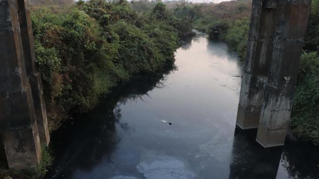 Waldhuni river in Ambernath turned black on Thursday due to chemical effluents released into the water.(HT Photo)