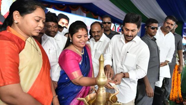 Andhra Pradesh chief minister Y S Jagan Mohan Reddy on Monday launched the Jagananna Vasathi Deevena, aimed at extending financial assistance to students belonging to downtrodden sections.(HT PHOTO.)