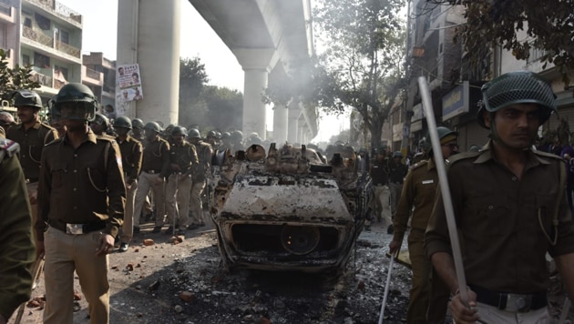 Delhi Police flag march at Jaffrabad in New Delhi, Feb 24, 2020 (Sanjeev Verma / HT Photo) Delhi Police flag march at Jaffrabad in New Delhi, Feb 24, 2020 (Sanjeev Verma / HT Photo)
