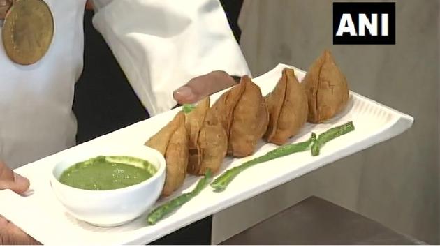 The item broccoli samosa has sparked mixed reactions from netizens.(Twitter/@ANI)