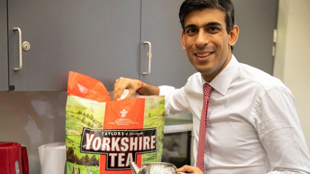 Britain’s chancellor of the exchequer Rishi Sunak tweeted a photo showing him preparing tea for his team.(Photo Credit: Rishi Sunak / Twitter)