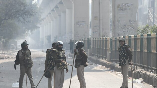 Police personnel at Maujpur area of northeast Delhi where clashes erupted between two groups over CAA, Feb 25, 2020.(HT Photo)