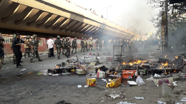 Scores of pro and anti-CAA groups threw stones at each other, attempted to burn down houses and finally fired shots in north-east Delhi’s Maujpur on Tuesday (HT Photo/ Anvit Srivastava)