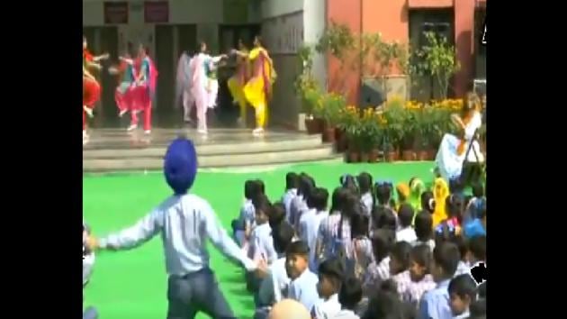 Among the kids is a little boy whom can be seen pulling off some wonderful bhangra moves as the performance goes on on-stage.(Twitter/@ANI)