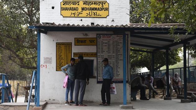 Being enclosed by the airport wall from three sides, and by a railway line on the fourth, has affected the employment opportunities in the village, with most residents depending on rental incomes. Unlike other villages close to the airport such as Mahipalpur, which has over the years become a hub of hotels, our Shahbad Mohammadpur failed to attract any economic activity, barring a few small cargo firms and taxi services started by locals. (Vipin Kumar / HT Photo)