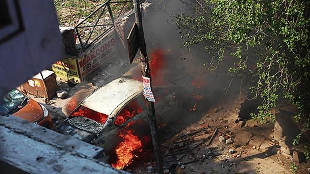 A car is set on fire as violent clashes broke out between CAA demonstrators, in North East Delhi.(Photo by Md Meharban/ Hindustan Times)