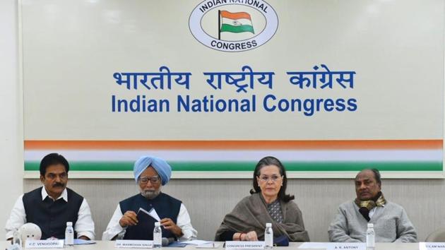 Congress president Sonia Gandhi with senior leaders at the CWC meeting in New Delhi on Wednesday.(Vipin Kumar/HT Photo)