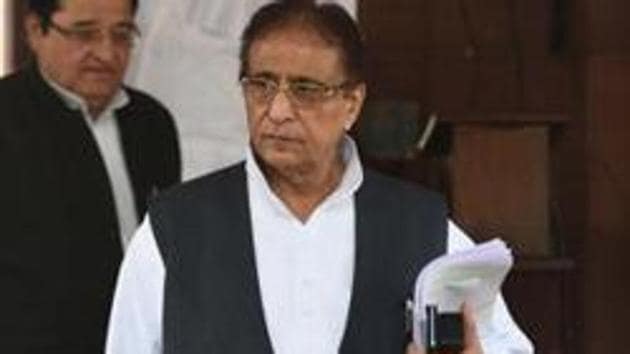 Azam Khan has been sent to jail by a UP court in a case of forgery of his son’s birth certificate.(Vipin Kumar/HT PHOTO)