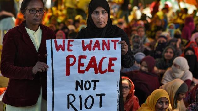 Protesters take part in a sit-in in New Delhi against the violence in Northeast district on Wednesday.(Burhaan Kinu/HT Photo)