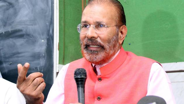 Former Deputy Inspector General of Gujarat D.G. Vanzara who is on bail in Ishrat Jahan fake encounter case addresses a press conference in Mumbai.(Photo: Bhushan Koyande/ Hindustan Times)