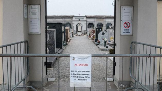 A sign outside a closed off cemetery reads "Attention: For health reasons, the cemetery will remain closed until a later date" in San Fiorano. The number of cases confirmed in Italy stood on Wednesday at more than 370 in five days, with 12 deaths. (Marzio Toniolo / REUTERS)