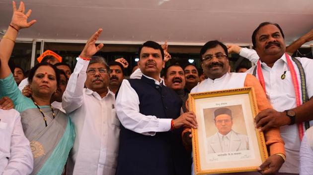 BJP legislators staged a protest with Savarkar’s photo during the Maharashtra legislature's budget session in Mumbai on Wednesday.(Vijayanand Gupta/HT Photo)