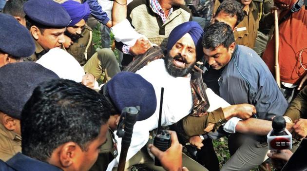 Shiromani Akali Dal leader Bikram Singh Majithia being taken away by police after he led the protest in front of Punjab finance minister Manpreet Singh Badal’s residence and tried to prevent him from reaching the assembly to present the budget in Chandigarh on Friday.(Ravi Kumar/HT)