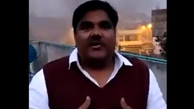 A screengrab from the video featuring Tahir Hussain, which was posted by AAP spokesperson Prince Soni.(Twitter/@PrinceAAP)