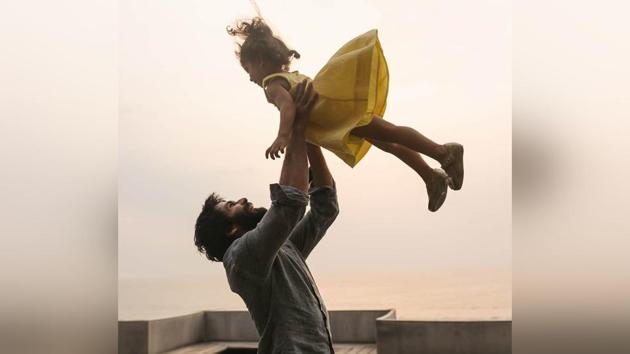 Shahid Kapoor plays with daughter Misha.(Ankit Chawla Photography)