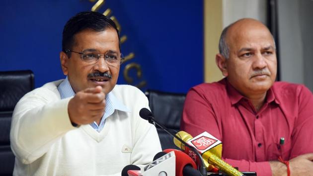 Delhi Chief Minister Arvind Kejriwal and Deputy CM Manish Sisodia during a press conference where Kejriwal announced the ‘Farishte’ scheme for those affected by the recent communal violence, at Delhi Secretariat in New Delhi, India, on Thursday(Mohd Zakir/HT PHOTO)