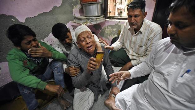 A relative of a deceased person breaks down as he waits for the body, who was killed during communal violence in northeast Delhi area over the amended citizenship law, outside GTB hospital mortuary, in New Delhi. (Biplov Bhuyan/HT PHOTO) A relative of a deceased person breaks down as he waits for the body, who was killed during communal violence in northeast Delhi area over the amended citizenship law, outside GTB hospital mortuary, in New Delhi. (Biplov Bhuyan/HT PHOTO)