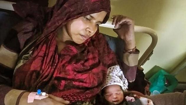 30 year old Delhi woman Shabana Parveen gave birth to a healthy baby boy after she and her husband survived a murderous attack by rioters.(PTI) 30 year old Delhi woman Shabana Parveen gave birth to a healthy baby boy after she and her husband survived a murderous attack by rioters.(PTI)