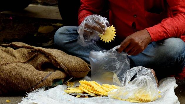 The state had banned the use of disposable plastic items, including plastic bags, cups, spoons, plates, tiffin containers, etc, in March 2018. The ban came into effect on June 23, 2018.(Bachchan Kumar/ Hindustan Times) The state had banned the use of disposable plastic items, including plastic bags, cups, spoons, plates, tiffin containers, etc, in March 2018. The ban came into effect on June 23, 2018.(Bachchan Kumar/ Hindustan Times)