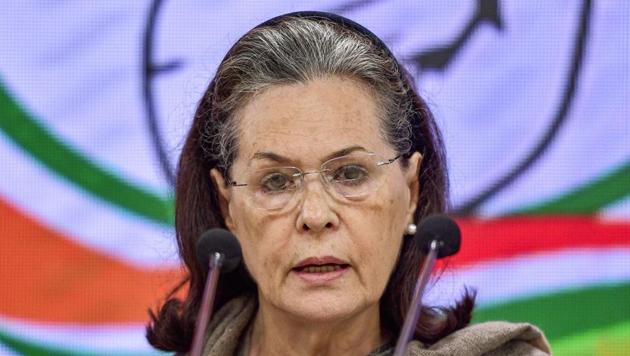 Congress leader Manish Tewari believes that there is no urgency to elect a new president to replace interim president Sonia Gandhi.(PTI)