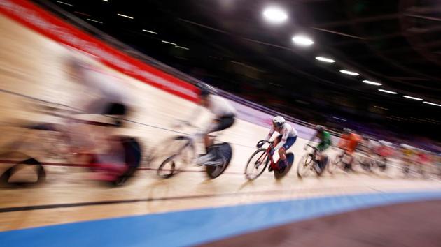 Great Britain's Laura Kenny in action during the women's scratch race final at the UCI Track Cycling World Championships in Berlin, Germany. (Kacper Pempel / REUTERS)