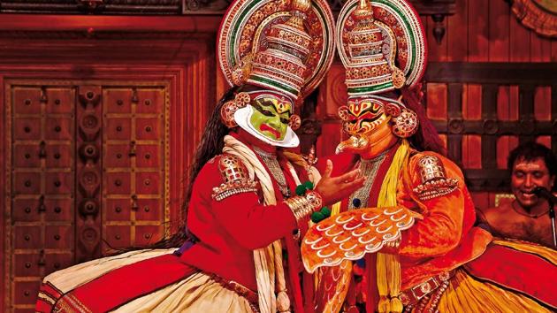 Every evening, many places in Kochi stage Kathakali shows in theatres(Saubhadra Chatterji)