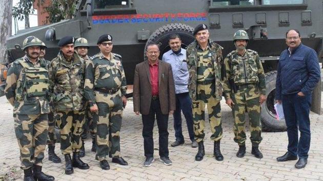 Secretary, Border Management in the Ministry of Home Affairs N N Sinha at the Jammu Frontier of BSF on Saturday.(ANI PHOTO.)