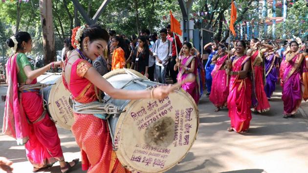 Kalyan Birla College and Gurukul Primary School students celebrate Marathi language day with processions, dressed up in traditional attire at Birla College in Kalyan West, Maharashtra. (Rishikesh Choudhary / HT Photo ) Kalyan Birla College and Gurukul Primary School students celebrate Marathi language day with processions, dressed up in traditional attire at Birla College in Kalyan West, Maharashtra. (Rishikesh Choudhary / HT Photo )