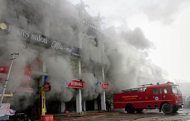 Smoke billowing out of the basement at Vishal Mega Mart in Phase 5 in Mohali, around eight hours after the fire erupted, on Saturday. The fire kept smouldering owing to clothes as well as soft toys and ghee cartons stocked in the basement. (GURMINDER SINGH/HT) Smoke billowing out of the basement at Vishal Mega Mart in Phase 5 in Mohali, around eight hours after the fire erupted, on Saturday. The fire kept smouldering owing to clothes as well as soft toys and ghee cartons stocked in the basement. (GURMINDER SINGH/HT)