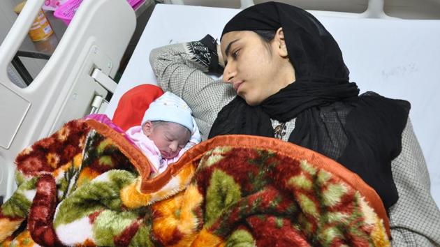 Asma Rani with her newborn daughter at Dayanand Medical College and Hospital in Ludhiana on Saturday.(HT PHOTO)