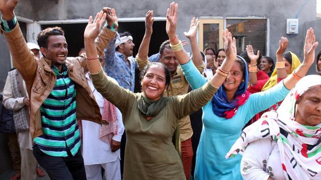 Relatives and family members of music reality show Indian Idol 11 winner Sunny Hindustani celebrate after his victory at Amarpura Basti in Bathinda, Punjab. (Sanjeev Kumar / HT Photo) Relatives and family members of music reality show Indian Idol 11 winner Sunny Hindustani celebrate after his victory at Amarpura Basti in Bathinda, Punjab. (Sanjeev Kumar / HT Photo)