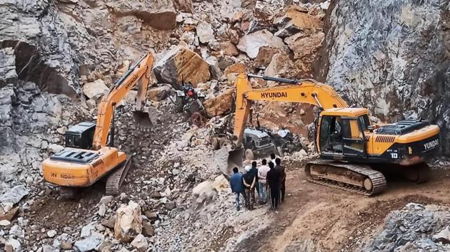 The site of the accident at the stone quarry in Sonbhadra in eastern Uttar Pradesh.(HT Photo)