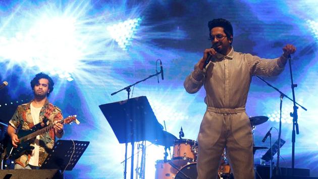 Actor-singer Ayushmann Khurrana performing with his band ‘Ayushmann Bhava’ during a concert at Elante Mall in Chandigarh on Saturday.(Sanjeev Sharma/HT)