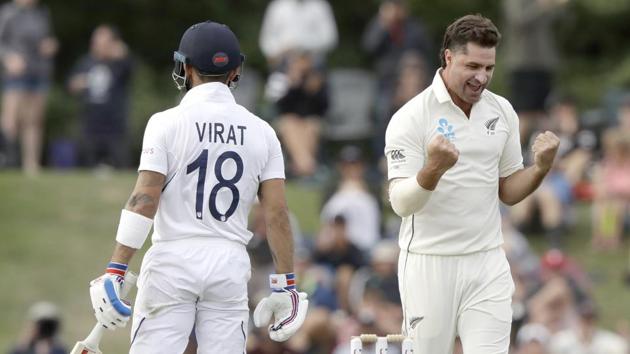 New Zealand's Colin de Grandhomme, right, celebrates after dismissing India's Virat Kohli(AP)