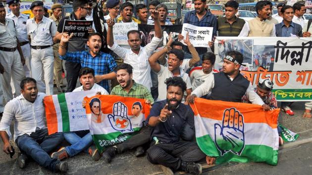 Congress workers protest against Home Minister Amit Shah's visit in Kolkata on Sunday.(PTI)