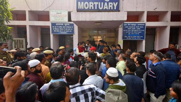 Victims outside the GTB Hospital mortuary, New Delhi(S Khanna/HT Photos) Victims outside the GTB Hospital mortuary, New Delhi(S Khanna/HT Photos)