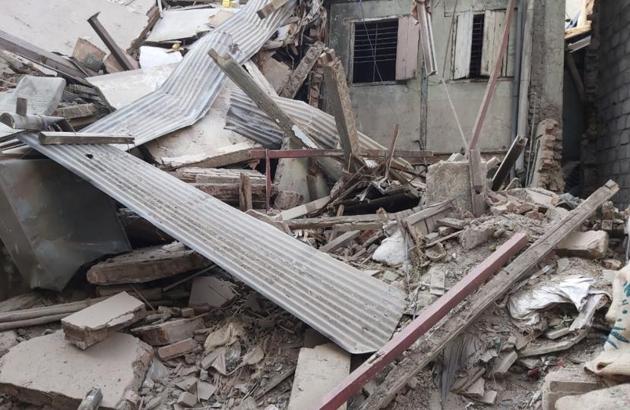 The walls collapsed at 7:15am, while the two were asleep (HT PHOTO) The walls collapsed at 7:15am, while the two were asleep (HT PHOTO)