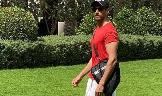 Hrithik Roshan looks gorgeous even as he goes about in a towel. Hrithik Roshan looks gorgeous even as he goes about in a towel.