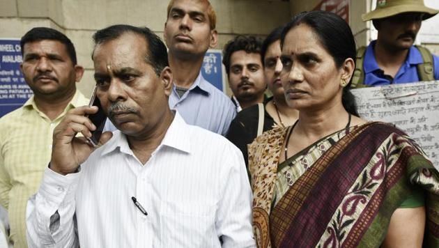 Asha Devi, mother of the 2012 Delhi gang rape victim, and her father Badrinath Singh outside Patiala House Court in New Delhi on Monday.(Burhaan Kinu/ HT Photo)