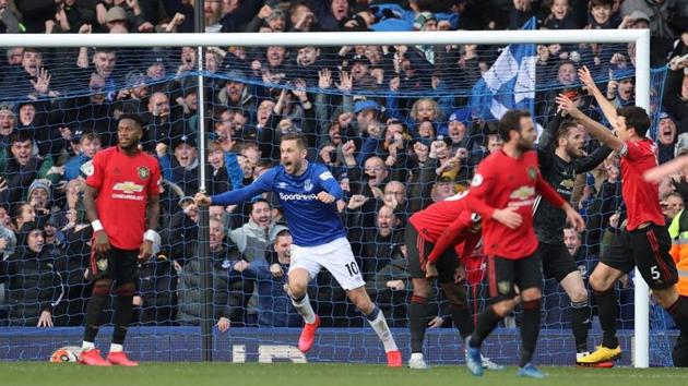 Everton's Gylfi Sigurdsson celebrates a goal before it is disallowed for offside.(Action Images via Reuters)