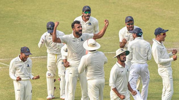 Bengal bowler Akash Deep (C) celebrates with his teammates after dismissing Karnataka batsman R Samarth(PTI)