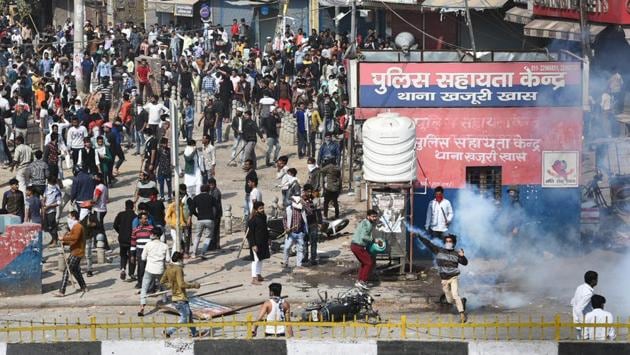 A mob seen pelting stones as the violence intensified at Bhajanpura on Monday, February 24. (Sanchit Khanna / HT Photo)