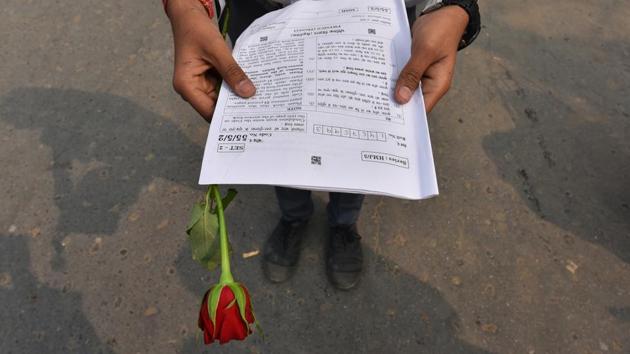 A student is seen holding a rose in his hand that was given to them by Delhi police officials for coming to take the Central Board of Secondary Education (CBSE) exam at an area that witnessed violence during the riots last week, at Khajoori Khas, in New Delhi (Sanchit Khanna/HT PHOTO) A student is seen holding a rose in his hand that was given to them by Delhi police officials for coming to take the Central Board of Secondary Education (CBSE) exam at an area that witnessed violence during the riots last week, at Khajoori Khas, in New Delhi (Sanchit Khanna/HT PHOTO)