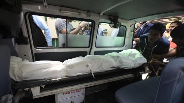 The body of IB staffer Ankit Sharma, who was killed during communal violence in northeast Delhi area over the amended citizenship law, outside GTB hospital mortuary, in New Delhi. (Biplov Bhuyan/HT PHOTO) The body of IB staffer Ankit Sharma, who was killed during communal violence in northeast Delhi area over the amended citizenship law, outside GTB hospital mortuary, in New Delhi. (Biplov Bhuyan/HT PHOTO)