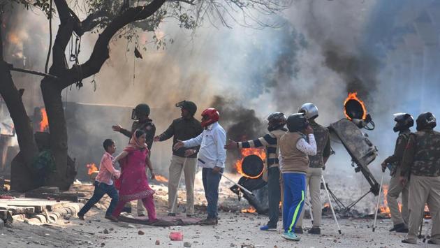 Police personnel seen rescuing residents during the clashes at Jafrabad. Delhi Police head constable Ratan Lal also lost his life after succumbing to injuries on February 24. (Raj K Raj / HT Photo)