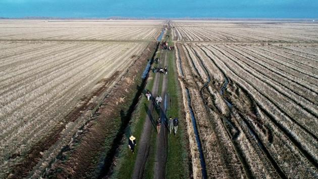 Migrants walk along fields near the border line to reach Greece as they are pictured near Karpuzlu village of the Turkish border city of Edirne. Refugees in Turkey headed towards European frontiers on Friday after an official said the borders had been thrown open, a response to the escalating war in Syria where 33 Turkish soldiers were killed by Russian-backed Syrian government troops, reported Reuters. (Umit Bektas / REUTERS) Migrants walk along fields near the border line to reach Greece as they are pictured near Karpuzlu village of the Turkish border city of Edirne. Refugees in Turkey headed towards European frontiers on Friday after an official said the borders had been thrown open, a response to the escalating war in Syria where 33 Turkish soldiers were killed by Russian-backed Syrian government troops, reported Reuters. (Umit Bektas / REUTERS)