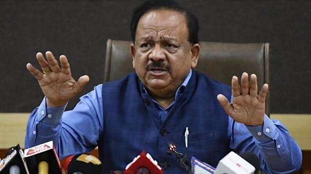 Union Health Minister Harsh Vardhan addresses a press conference after a meeting to tackle Coronavirus at Nirmaan Bhawan in New Delhi on March 4, 2020. (Photo by Burhaan Kinu/HT)