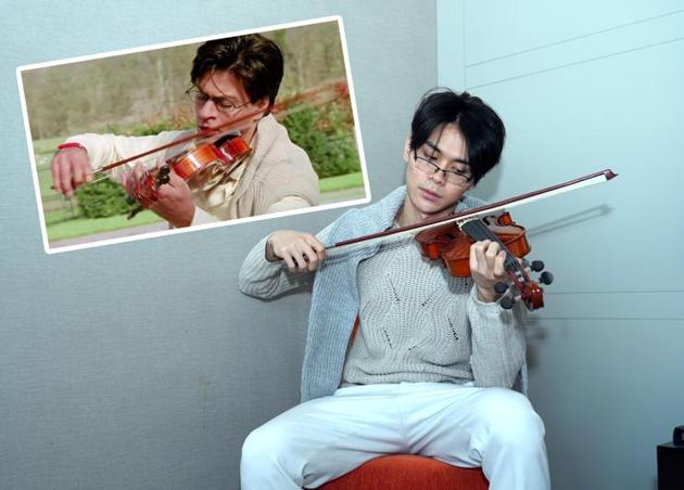 Turning into Raj Aryan from Mohabbatein, Perry looks entranced by the violin’s plaintive melody. (Wardrobe: Karishma Deepa Sondhi, Asha Gautam, WeaverStory.com, Karrtik D; Jewellery: The Tiana, RK Jewellers South Extension II; Makeup: Kiko Milano, Aashmeen Munjaal; Hair: Blossom Kochhar; Location Courtesy: Hyatt Regency, Gurugram) (Tarasha/HT)