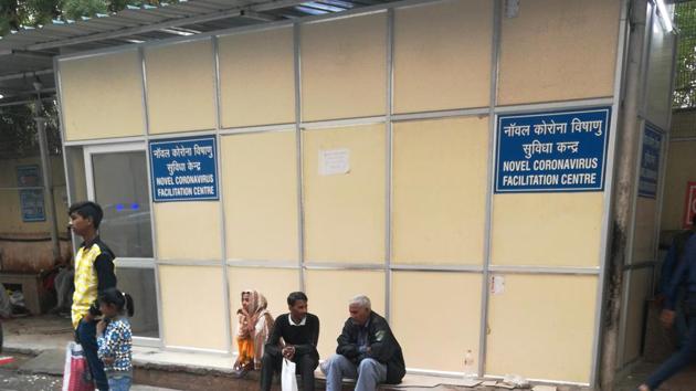 People outside the novel coronavirus facilitation centre, in New Delhi.(Vipin Kumar/HT PHOTO) People outside the novel coronavirus facilitation centre, in New Delhi.(Vipin Kumar/HT PHOTO)